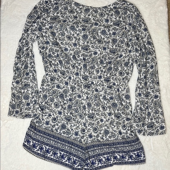 Mudd Floral Bell-Sleeve Romper Size L - Picture 7 of 8